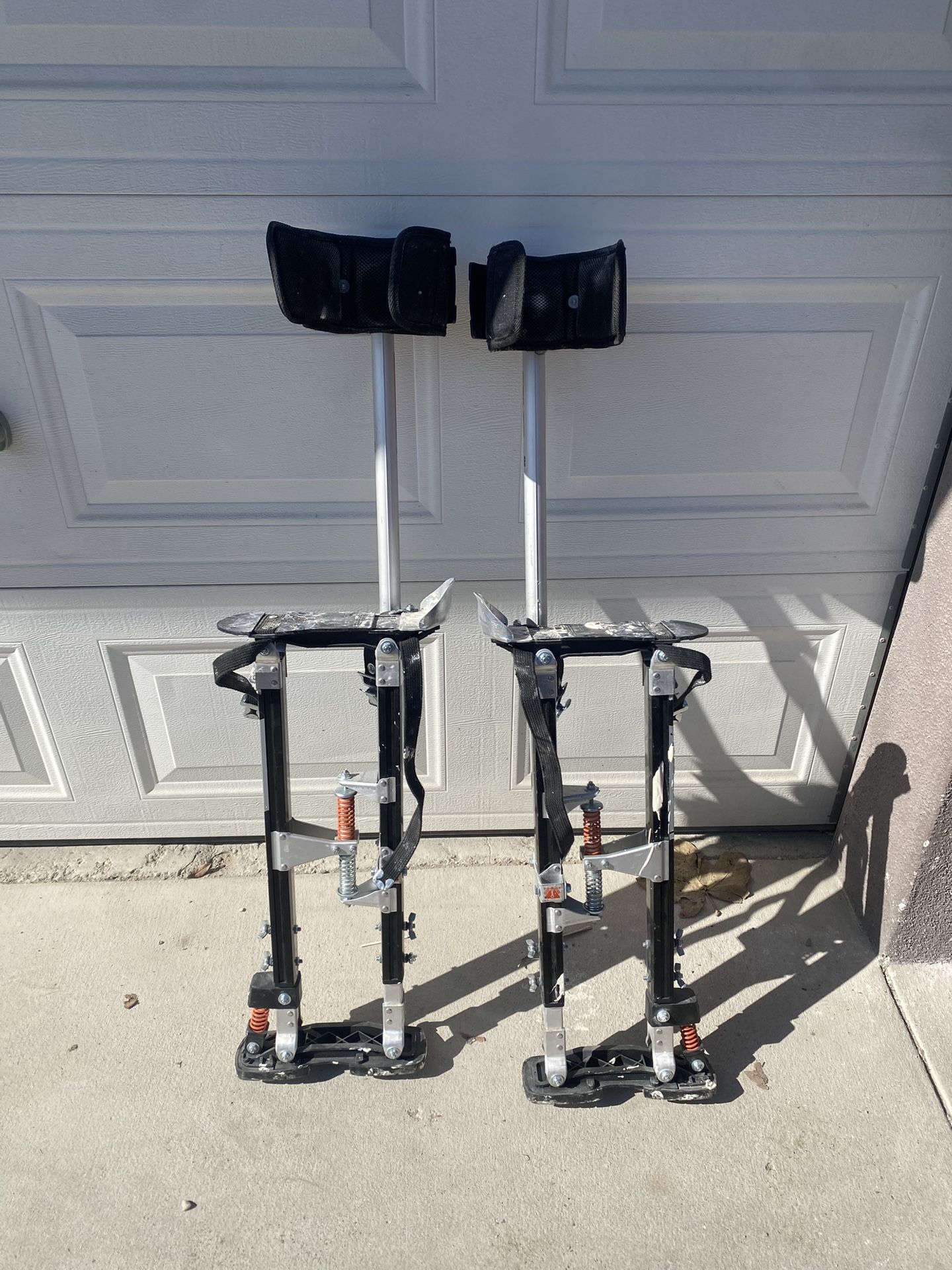 Sancos/ Construction Stilts