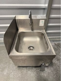 Advance Tabco 14x16 SS Hand Sink w/ Knee Lever