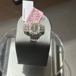 Lab Grown Diamond Emerald Cut ,3.04 Ct Total Diamond Weight 