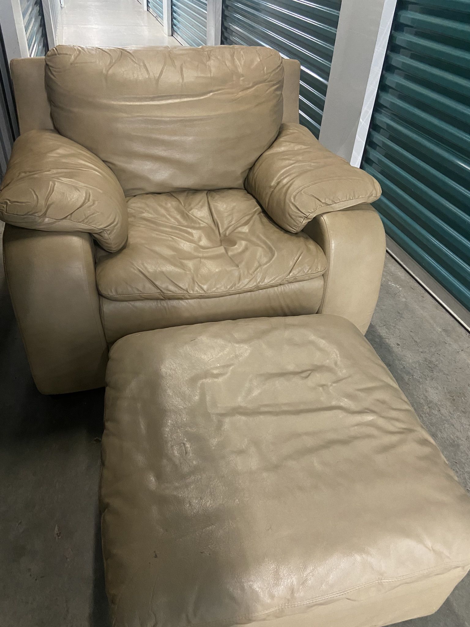 Chair With Ottoman