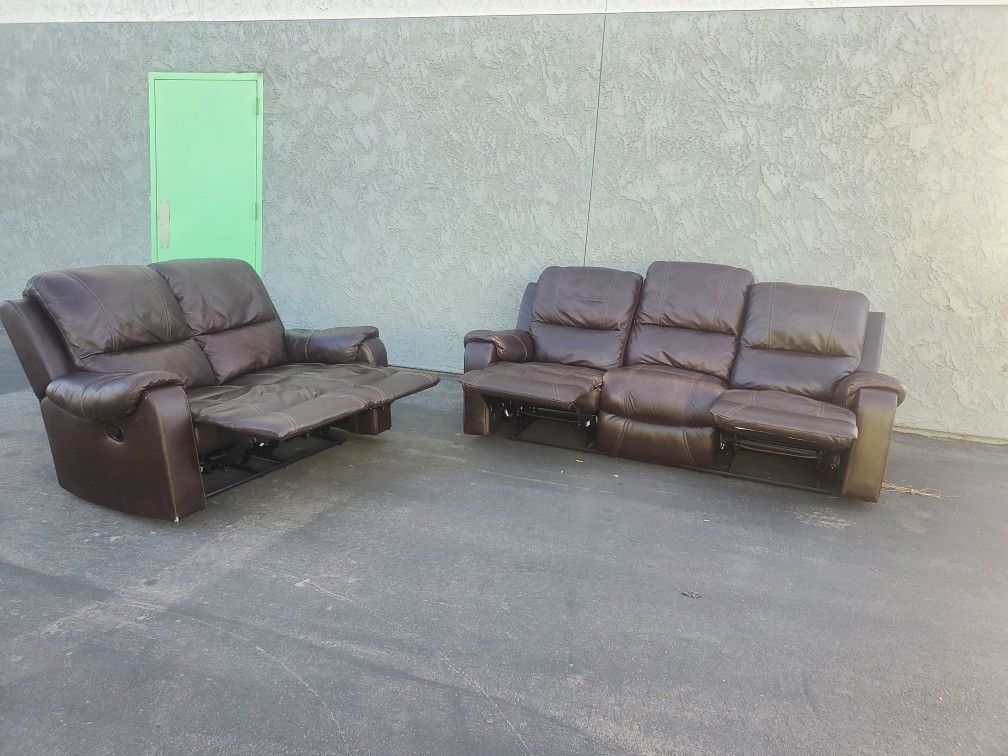 Very Nice Recliner Couch And Loveseat