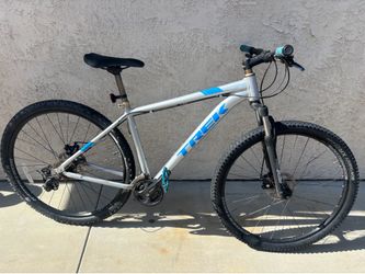 2019 Trek Marlin 4 21 speed  mountain bike.