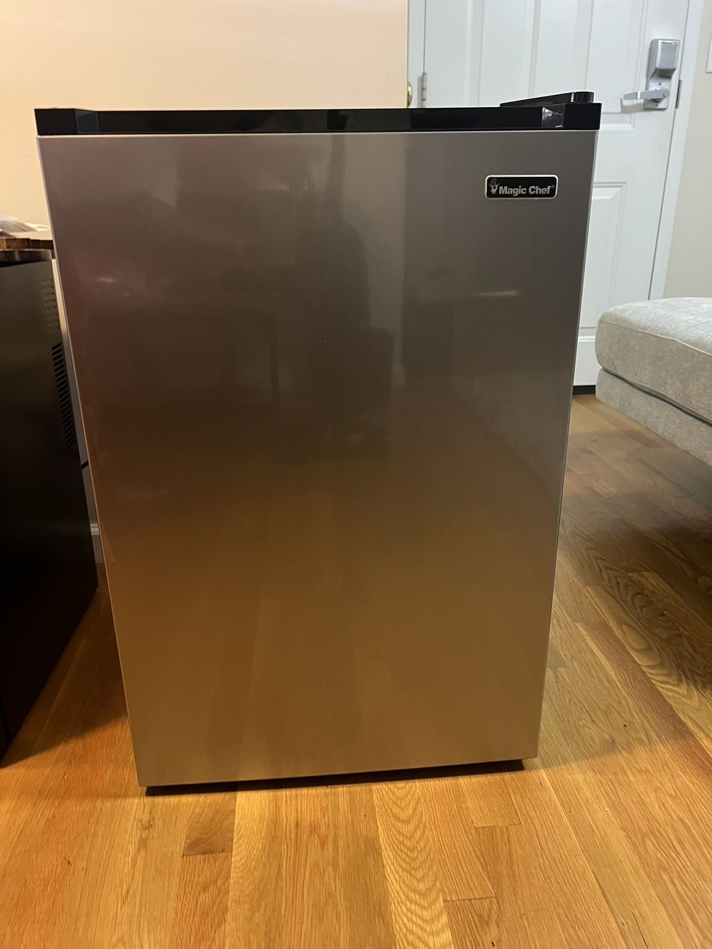 4.4 Magic Chef Refrigerator