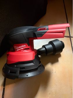 Milwaukee M18 Fuel 5 Inch Sander