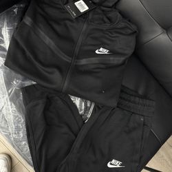 Nike Tech Set 