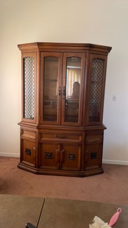 China Cabinet/Hutch