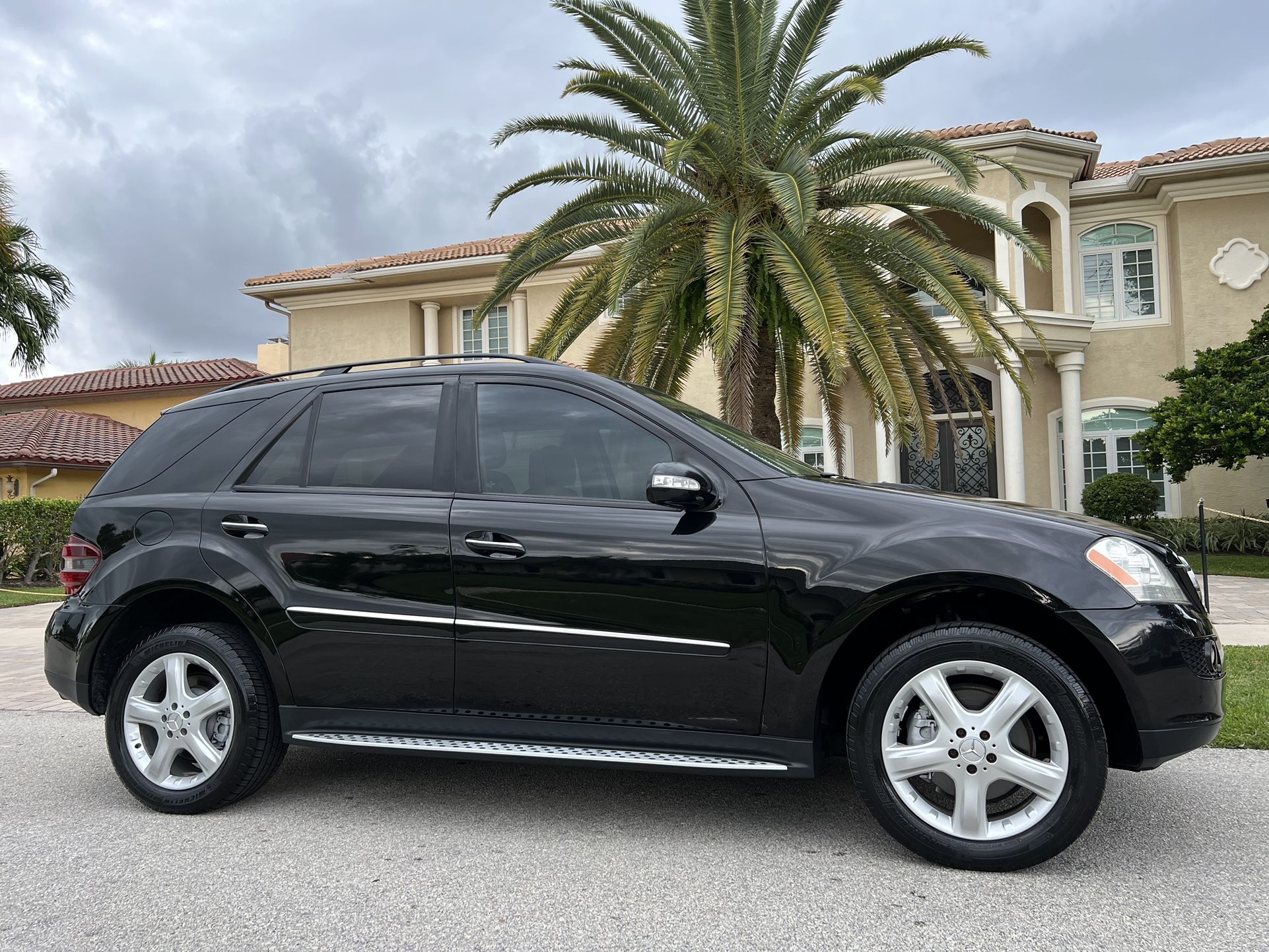 MERCEDES BENZ ML350 4MATIC - 1 OWNER