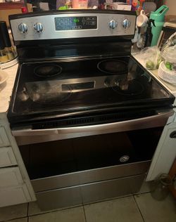Amana Electric Range (No Gas)