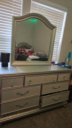 Dresser/ silver with mirrors