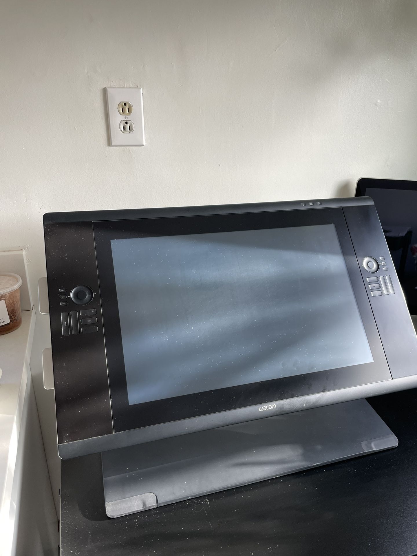 Cintiq Pro 24” With Ergo Stand