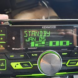 STEREO KENWOOD CD AUX USB BLUETOOTH CAMBIA DE DIFERENTES COLORES GOOD CONDICIÓN ABLO ESPAÑOL