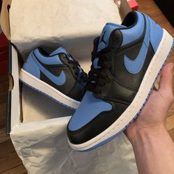 Jordan 1 Low Black University Blue Size 7m/8.5W