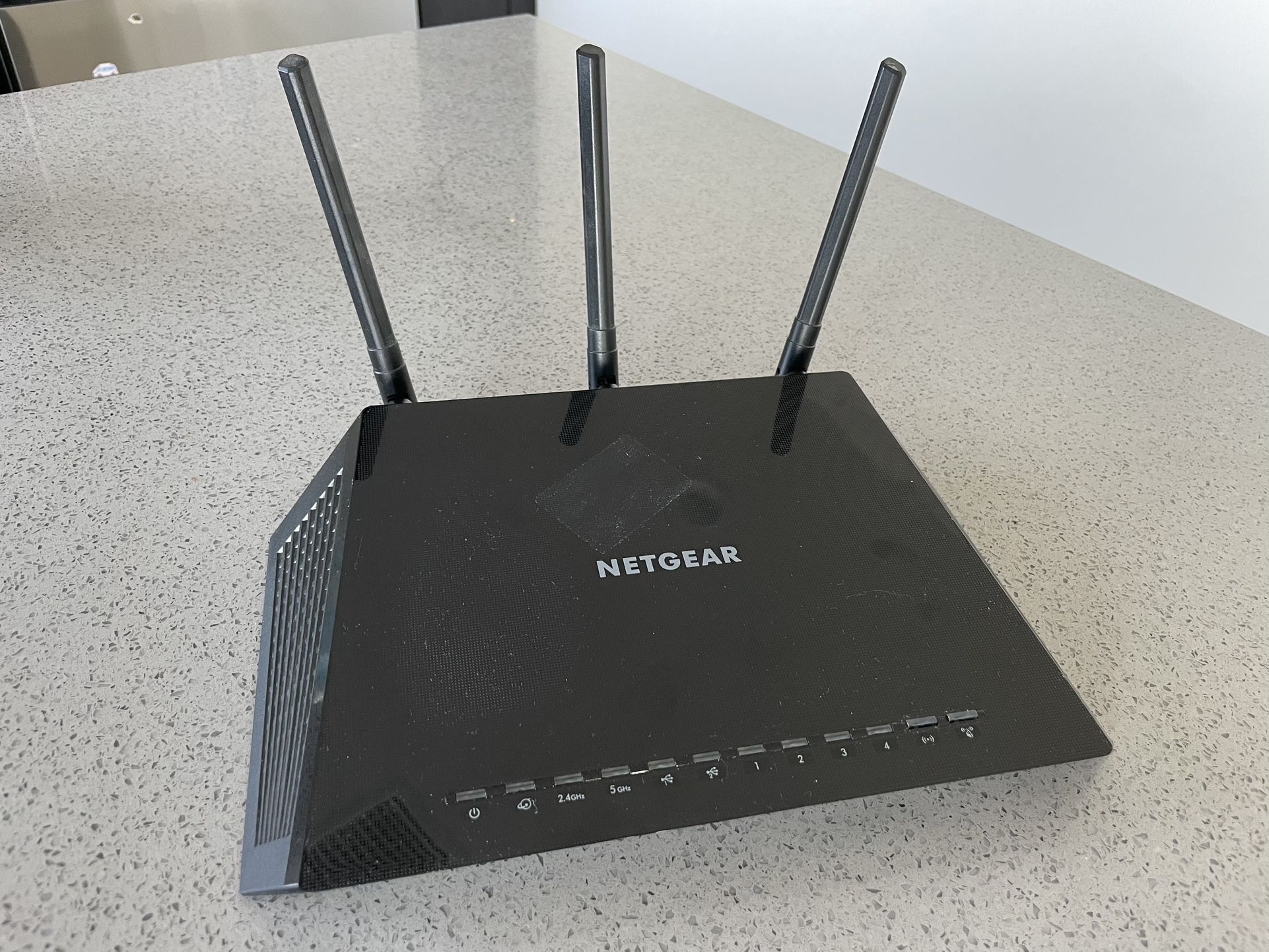 Nighthawk Smart Wi-Fi Router, R6700 - AC1750 Wireless Speed Up to 1750 Mbps