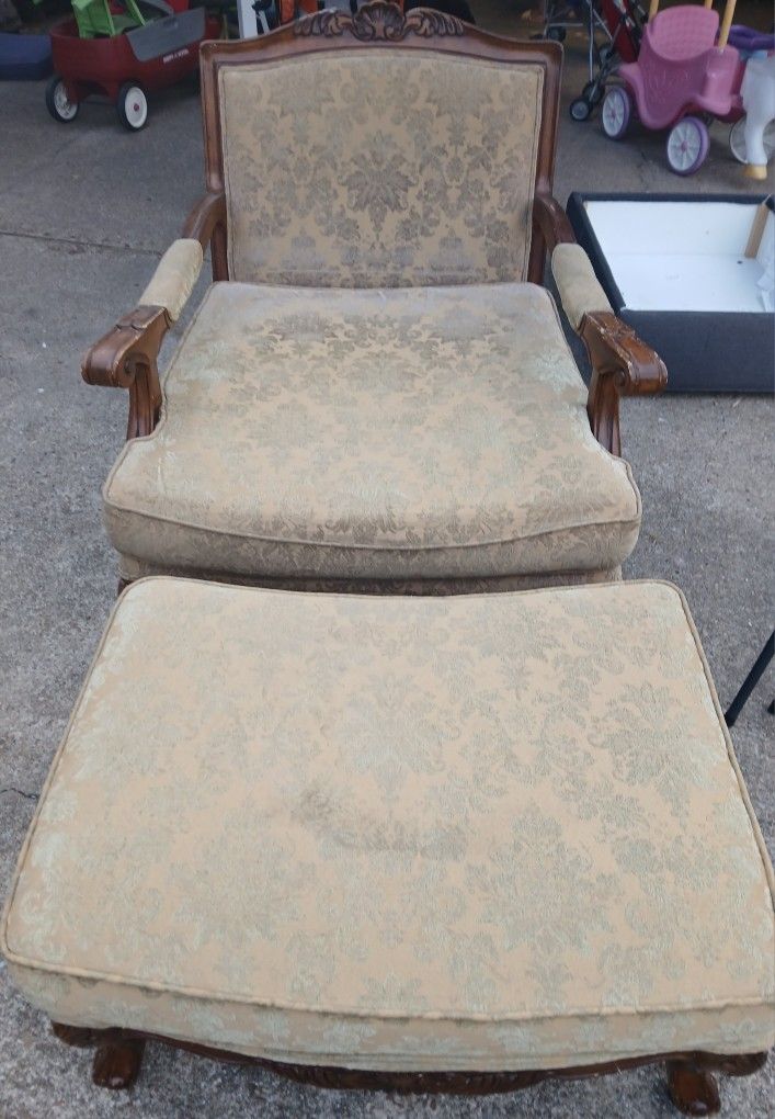  armchair with footrest / sillón con reposapiés 