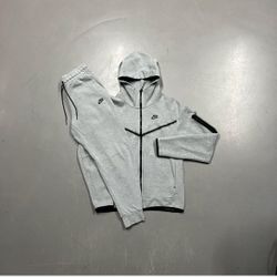  Size Large. Medium. And Small Nike Sportswear Tech Fleece Full-Zip Hoodie & Joggers Set
