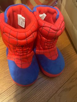 Spiderman boot slippers size 9/10t