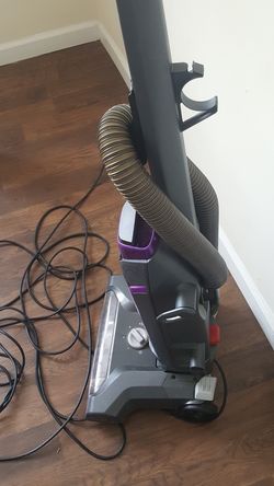 Bissell pet care vacuum . Bag type .. used .but in good shape ... 12 amp motor ..