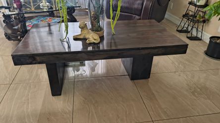 Living room side tables & coffee table