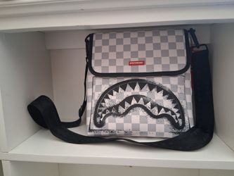 Sprayground cross body. White