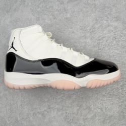Air Jordan 11 WMNS “Neapolitan 
