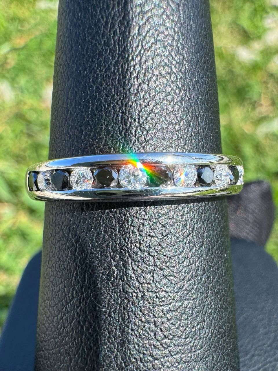 14k white gold Round Black & White 0.4CTW Diamond Ladies Anniversary Ring Wedding Band sz7