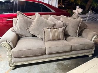 Excellent condition 7 1/2 foot sofa