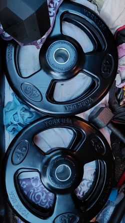 York 4- 45lb rubber coated plates.