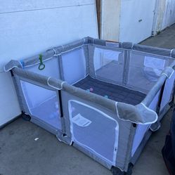 BABY PLAY YARD 