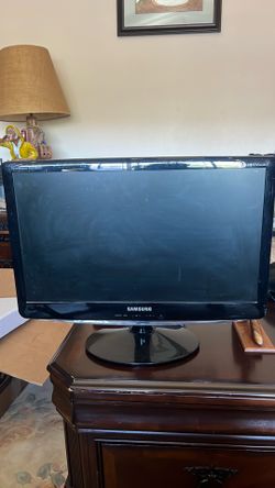 Samsung Widescreen Monitor / Small HDTV – Great Secondary Screen (HDMI & VGA)