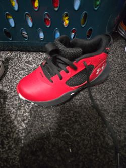 Under Armour Boy Shoes Size 11 Red