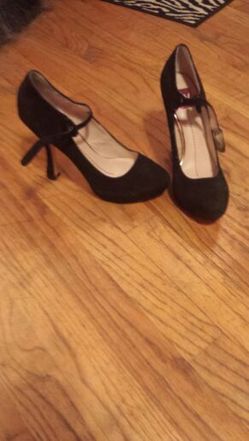 Dolce Vita Black heels with strap. Size 6 1/2