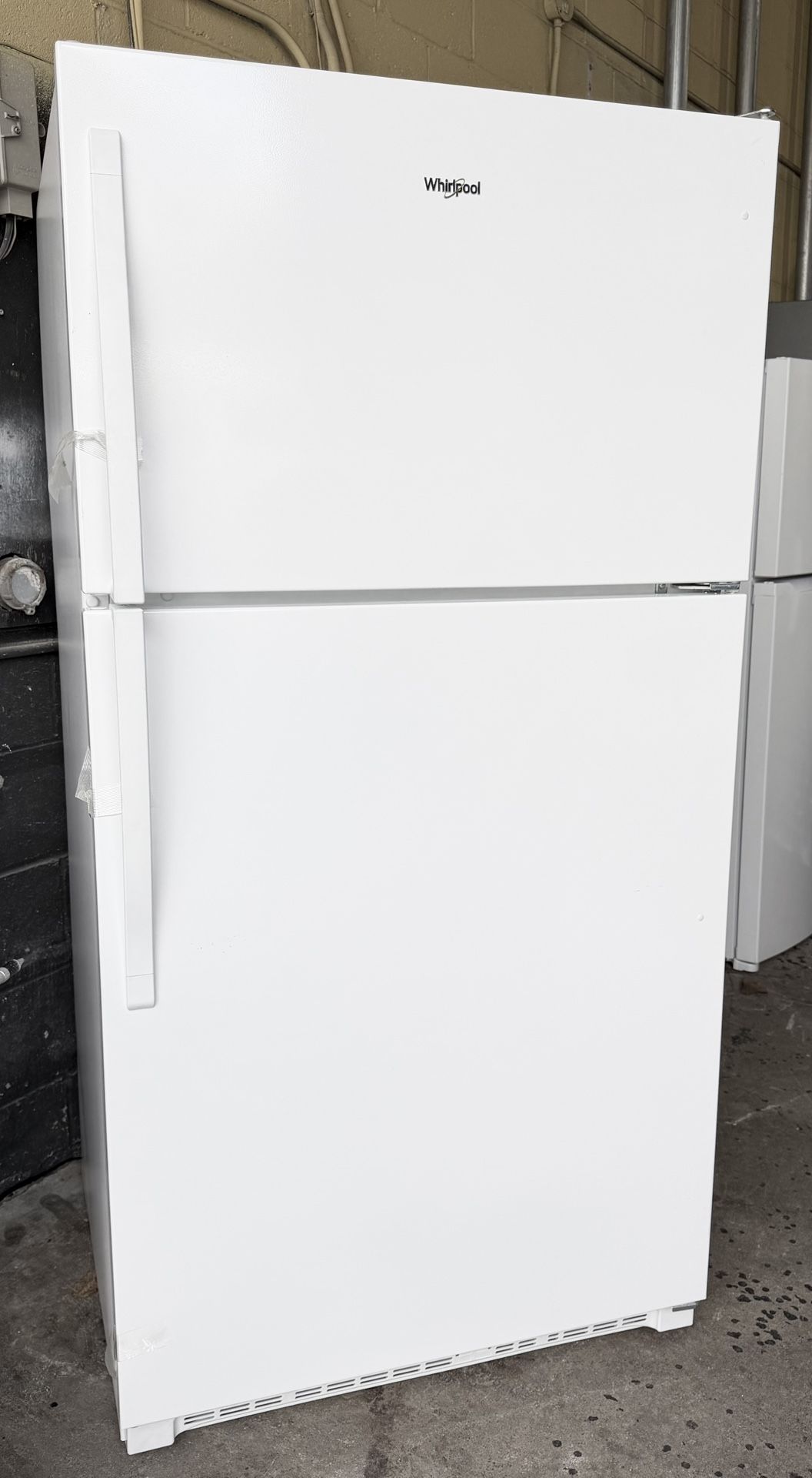 NEW 33” Refrigerator 20.5cu.ft.