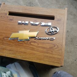 16 Chevy Silverado Emblem