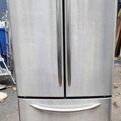REFRIGERATOR 