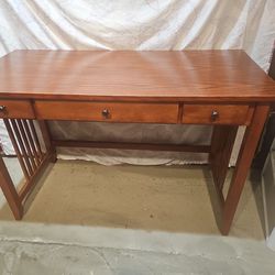 Wood  EXPENSVIE Desk Table Beatiful 799  