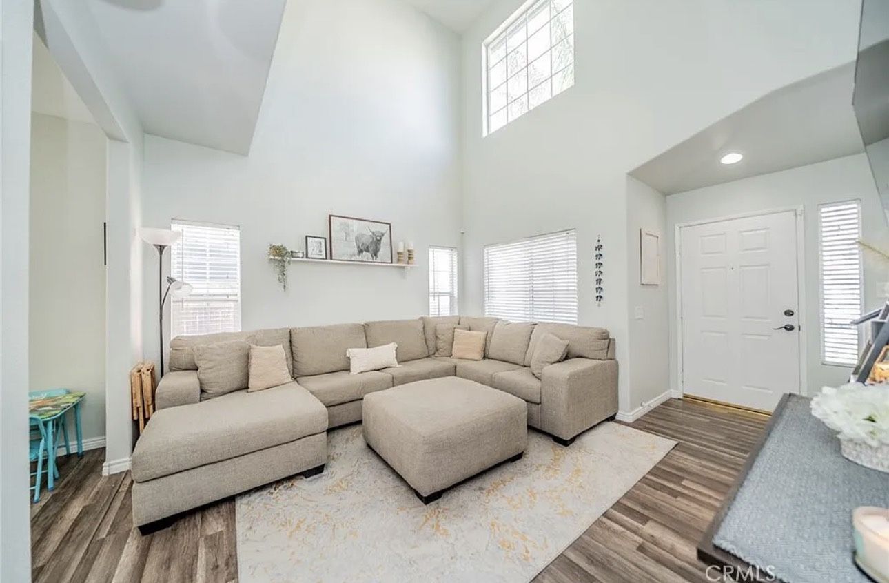 L Section Couch With Chase Comes With Ottoman