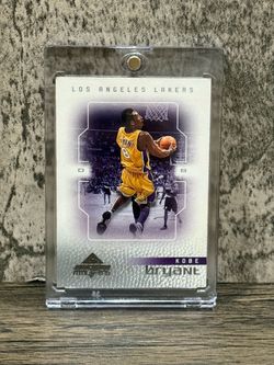 2001-02 Fleer Marquee Kobe Bryant #93 NBA basketball card Los Angeles Lakers