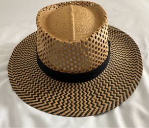 GreenClub Men's Ventilated Straw Golf Hat Beige/Black Chevron Logo Size K