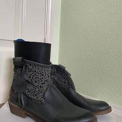 Cool Way’s Ankle Booties