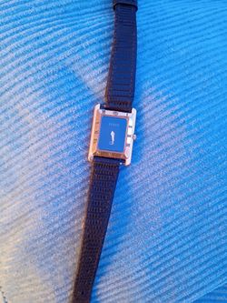 Authentic vintage Gucci tank style wrist watch with original Gucci leather band