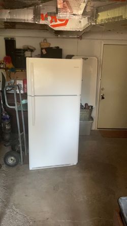 FRIGIDAIRE FRIDGE 30” wide.