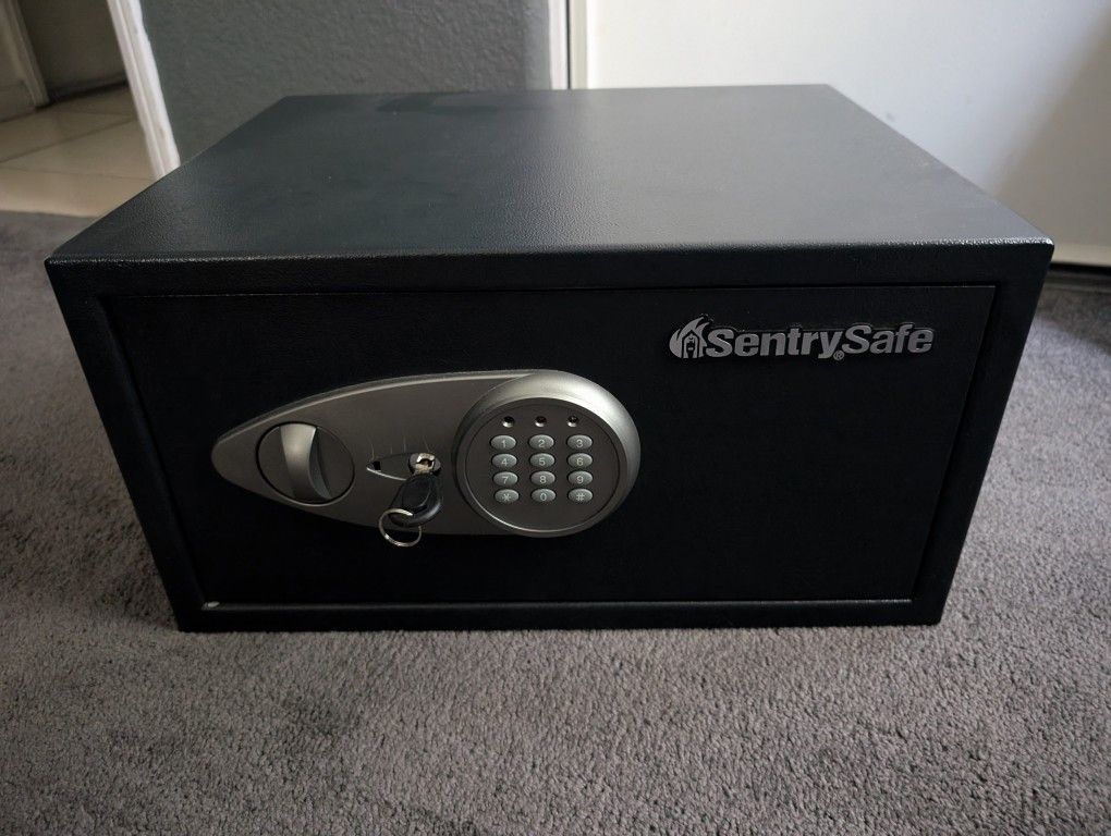 Sentry R3910 Safe Sentry Safe for Sale in Fontana, CA - OfferUp