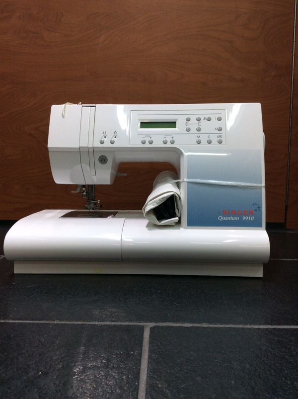 Singer Quantum 9910 Sewing Machine (No Pedal) for Sale in Boca Raton
