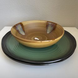 8ʺW Beige Handmade Bowl  In Excellent Pre-owned condition. Gently used. Like New.  Approx Measurements: Plate：8ʺ W Weight: 18.6 OZ  Including: 1 Bowl 