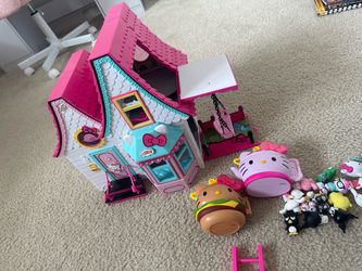 Hello kitty dollhouse and mini figures