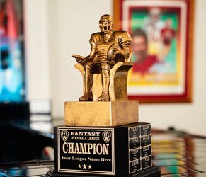 FANTASY FOOTBALL DRAFT!! Looking for people to join, $200 buy in using LeagueSafe🔥