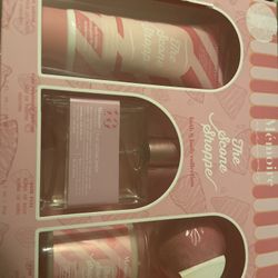 Brand New Women’s Bath Set 3 Pc And Small candle
