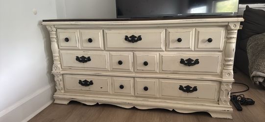 Distressed Farmhouse Bedroom Set - Dresser and Two Nightstands