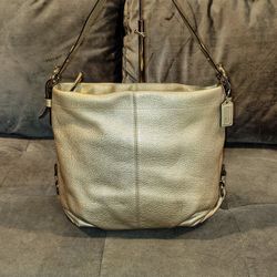 VINTAGE COACH PENELOPE BEIGE METALLIC PEBBLED LEATHER HOBO / SHOULDER BAG ADJUSTABLE  BUCKLE STRAP PINK CLOTH INTERIOR.