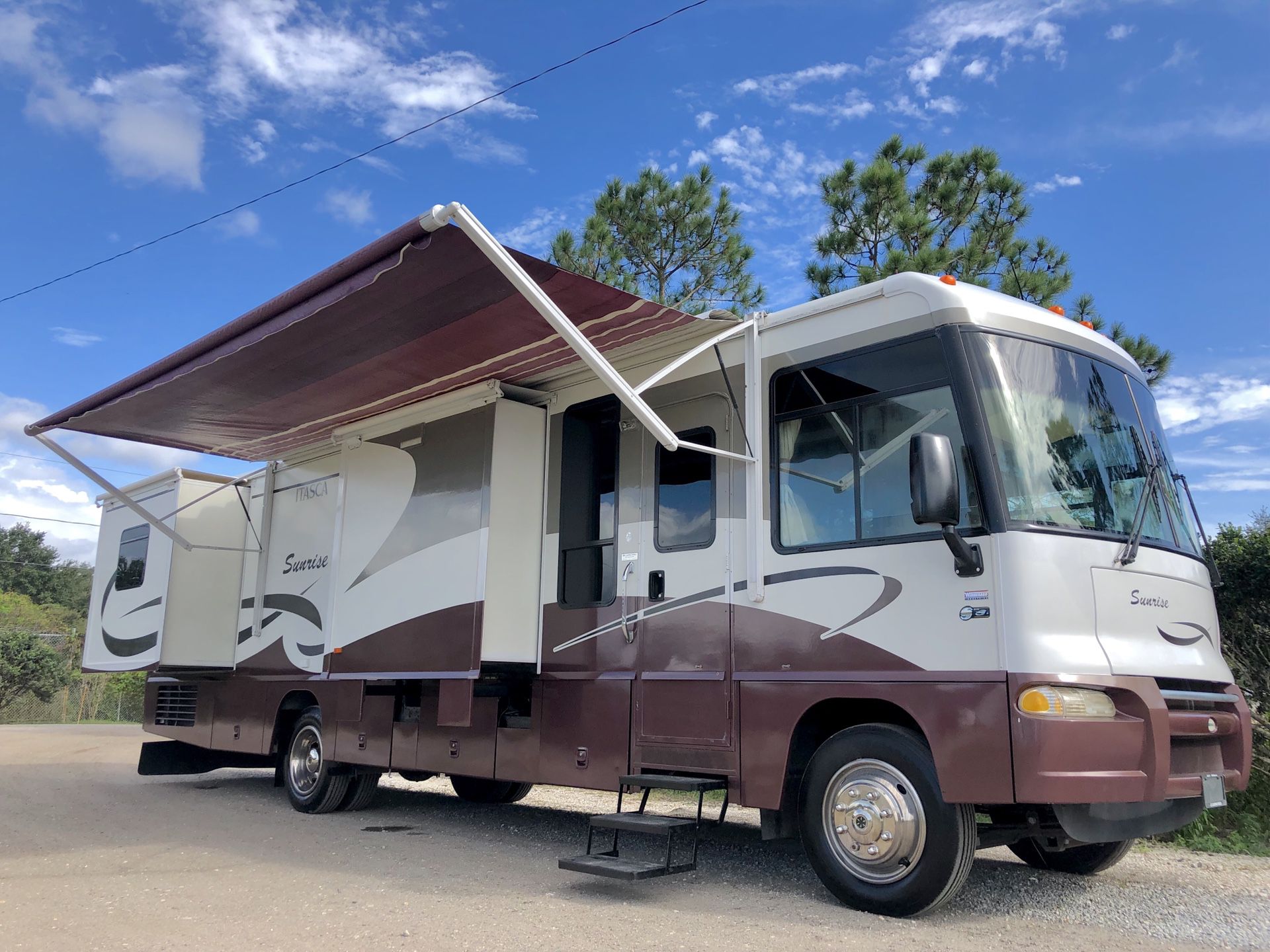 2007 Itasca Sunrise By Winnebago Class A 35FT Great Condition!!!